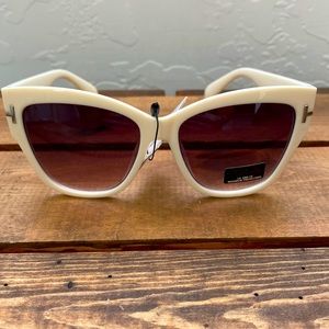 Women’s Oversized Sunglasses White/Cream NWT. UV 400 Protection.